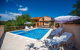 E-M Apartments With Private Pool
